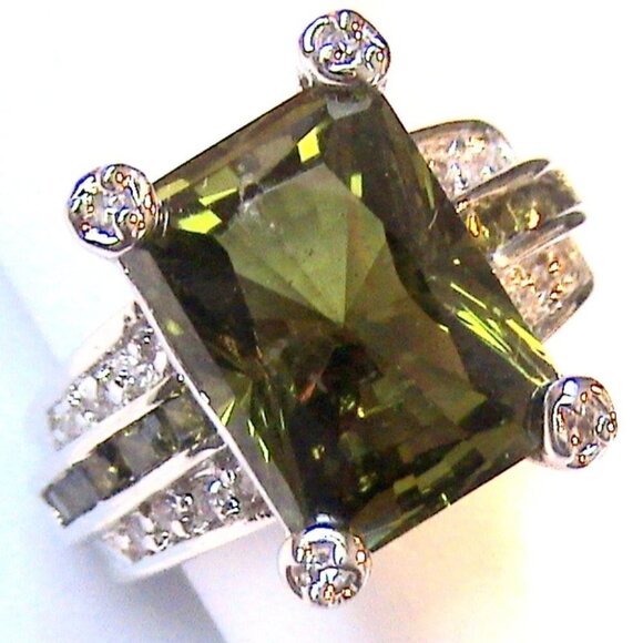 Cubic Zirconia Evergreen Olivine Olive Green CZ Prom Fancy Cocktail Ring Size 6 - Picture 2 of 3